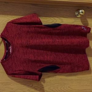 🐨 $25 Fila men's athletic shirt.